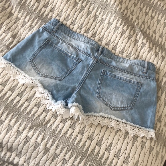 NWOT Cutoff & Lace Hem Denim Shorts - Picture 6 of 8
